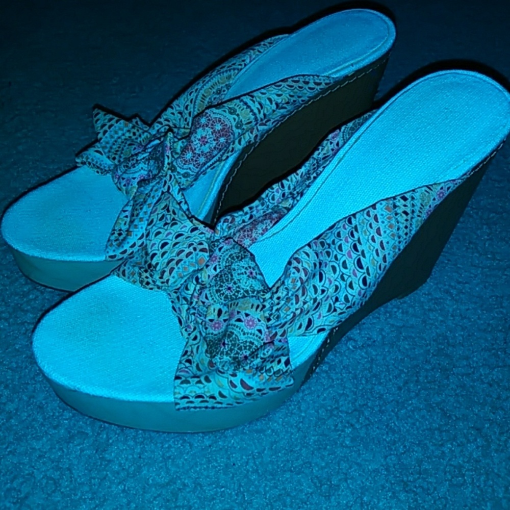 Platform sandals